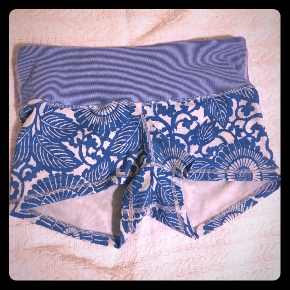 Lululemon Size 6 Floral Boogie Short